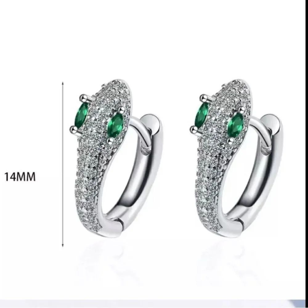 The Serpentine Earring in 925 silver and cubic zirconia